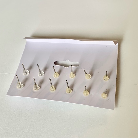 Boutique Set of 6 Pairs of Rainbow Heart Fashion Stud Earrings + 2 Free Pairs - Picture 3 of 4